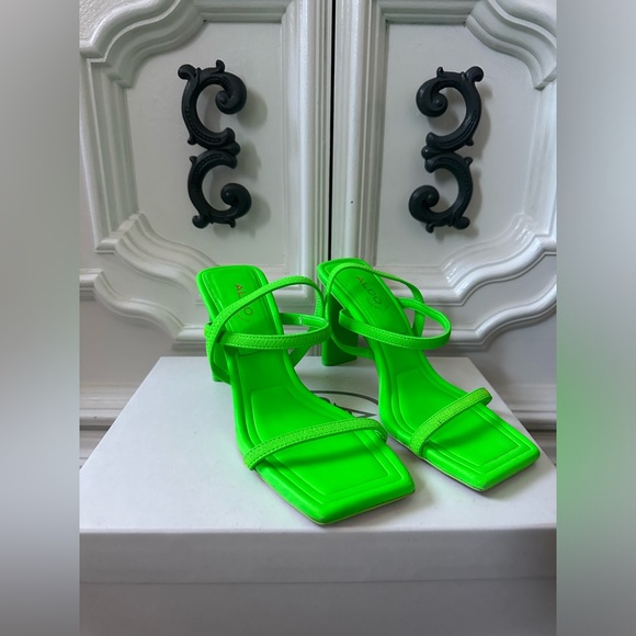 Aldo bright green sandals - Picture 2 of 3